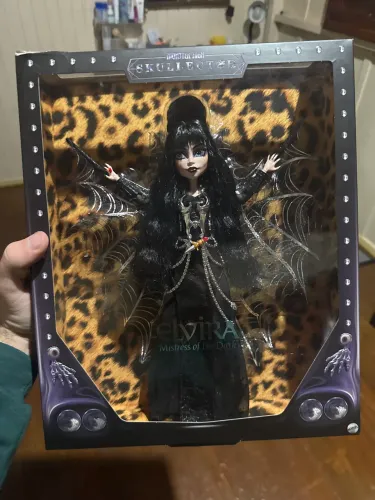 Monster high skullector Elvira