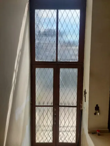 Vendo porta de ferro