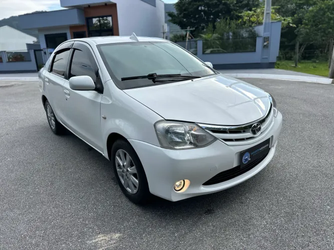 Toyota Etios XLS Sedan 1.5 Flex 16V 4P Mec. 2013