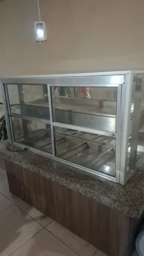 Expositor de espetinho de vidro com mármore muito bem conservado