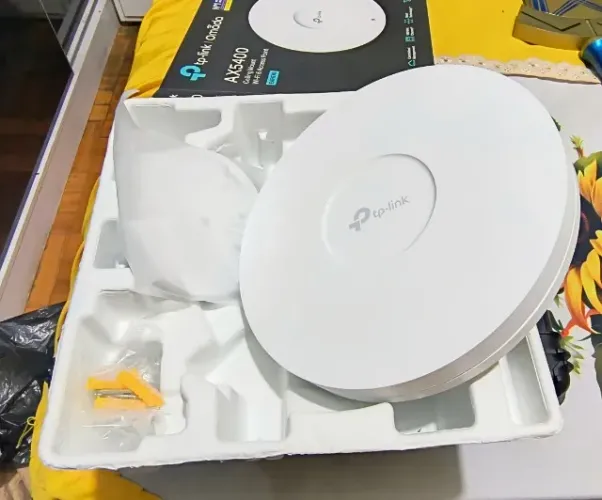 Access Point Corporativo TP-Link EAP670 V1 Omada Teto Wi-Fi 6 AX5400 Dual Band 2,4/5Ghz