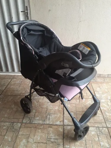 Carrinho Galzerano Romano com bebê conforto
