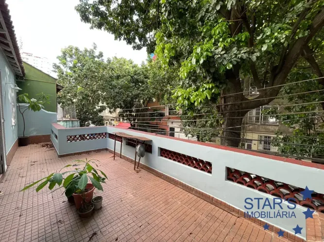Casa em Laranjeiras! Rua Alice - 130m² - 2 Andares - 4 Quartos