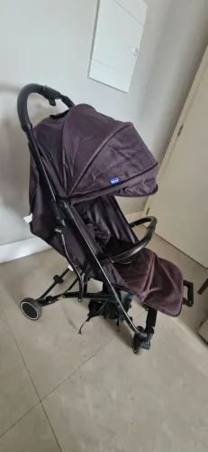 Carrinho de bebê Chicco dobrável usado