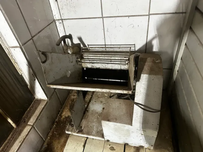 Maquinário de padaria antigo
