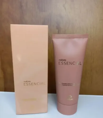 DESODORANTE HIDRATANTE CORPORAL ESSENCIAL FEMININO 100ML Brinde Amost Frescor de Maracuja