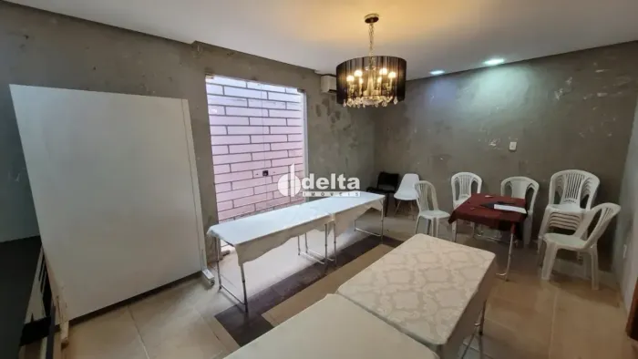Sala disponível para locação no bairro Brasil em Uberlândia-MG