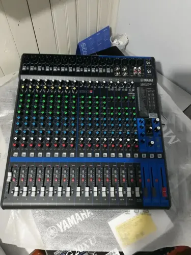 Mesa de som Yamaha mg20XU