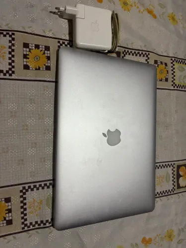 MacBook Pro 15 + Carregador original 