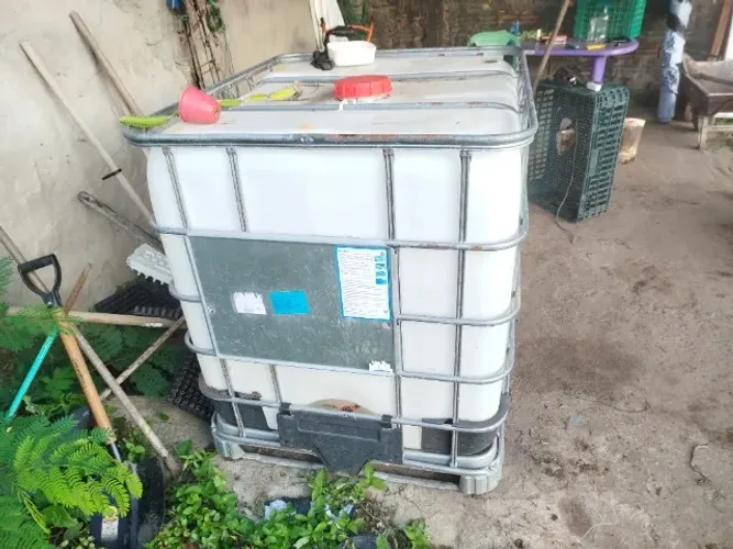 Caixa d'água de 1000 litros, polietileno e aço - 1200$