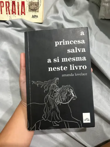 Livro: A bruxa não vai para a fogueira neste livro e A princesa salva a si mesma