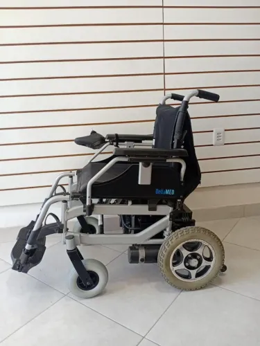 Cadeira de Rodas Motorizada Em Alumínio Dobrável Dellamed