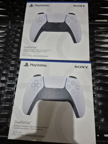 Controle DualSense original para PlayStation 5, novo e lacrado na caixa.