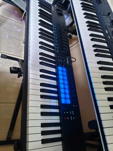 Teclado Controlador Novation Launchkey Mk4 61 - Na Caixa