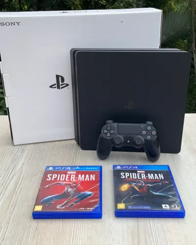 PS4 Slim + 4 Jogos Spider-Man + God of War - Muito completo