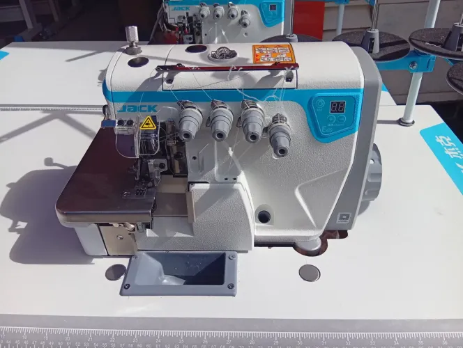 Máquina de costura Jack