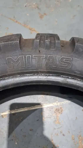 Par de pneus Mitas E-10