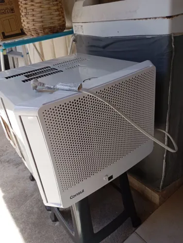 Ar condicionado Consul 7500Btus COM DEFEITO NO COMPRESSOR 