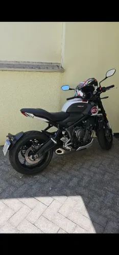 Triumph Trident Tribute (Único dono)