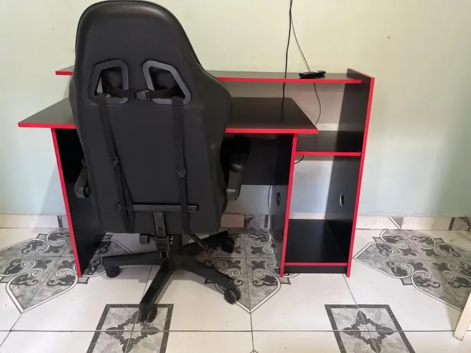 Mesa e Cadeira Gamer pra levar logo