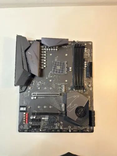 Placa Mãe Gigabyte Aorus Elite X570, AMD AM4, ATX, DDR4, NVME UR0352