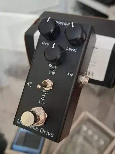 Pedal de distorção e Overdrive Ultimate Drive 