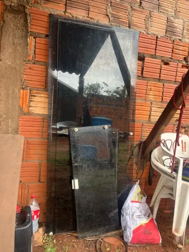 BOX DE BANHEIRO COM JANELA DE VIDRO ? R$ 430 |