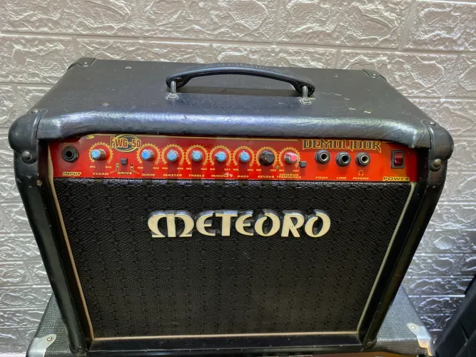 Amplificador meteoro demolidor FWG -50