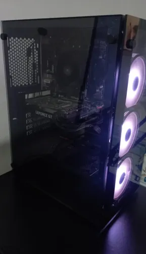 PC Gamer Ryzen 3 3200G + GTX 1650 4GB ? Gabinete Pichau Vidro + 3 Fans RGB c/Controle