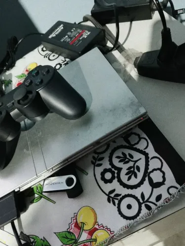 VENDO UM PLAYSTATION 2 COMPLETO