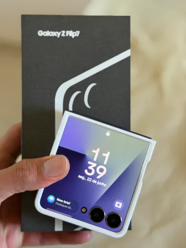 Galaxy Z flip 7 - 12 GB RAM - 25GB de memória. 