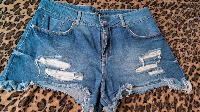 Short jeans tamanho 48 ótimo estado