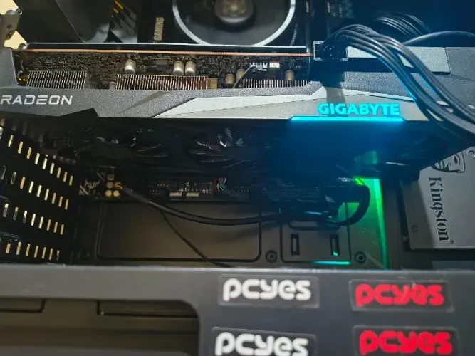 Placa De Vídeo Gigabyte AMD Radeon RX 7600 Gaming OC, 8GB, GDDR6, FSR, Ray Tracing, GV-R76