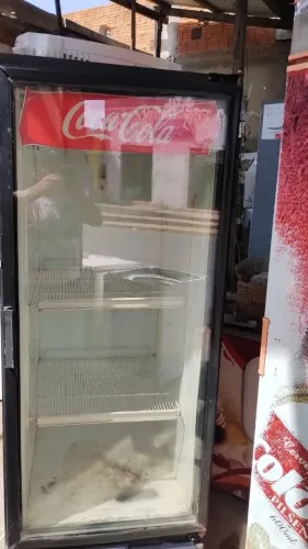 Vendo freezer vertical 472 litros 127vts tudo funcionando e garantia