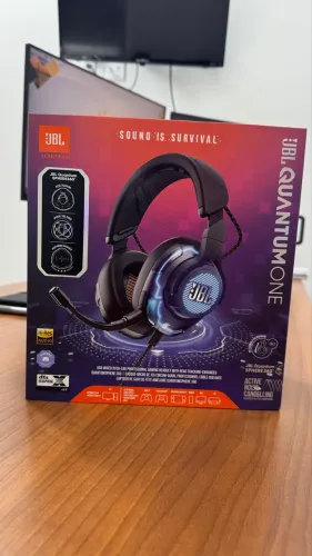 Headset Gamer JBL Quantum One - Novo, na caixa, com todos os acessórios!