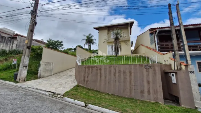 Casa em Condominio de 03 dormitorios á venda por R$ 1.300,000,00 - Estancia da Serra - Mai