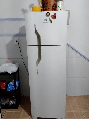 Vendo geladeira muito boa, motivo de mudança 