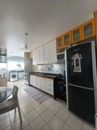 Apartamento com 3 quartos em Candeias