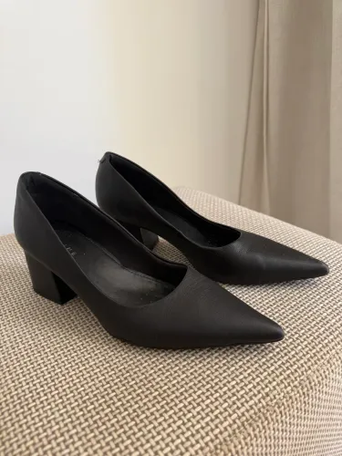 Scarpim Lialine Preto em couro Tam 38