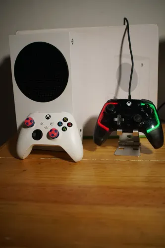 Xbox Series S + Controle Gamesir Kaleid
