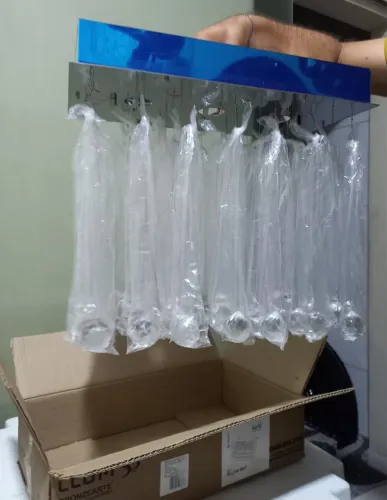 Vendo Plafon Brilhante Quadrado 3 luzes.(novo)