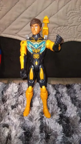 Boneco Max Steel amarelo