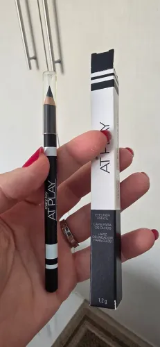 Lapis de olho preto mary kay at play