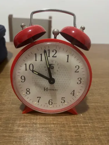 Mini relógio despertador 