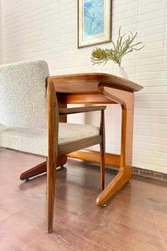 Escrivaninha / Mesa de estudos anos 60 em Freijó