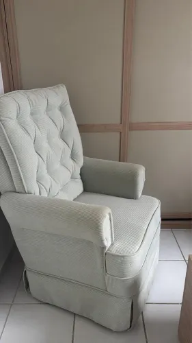 Cadeira balanço para amamentação