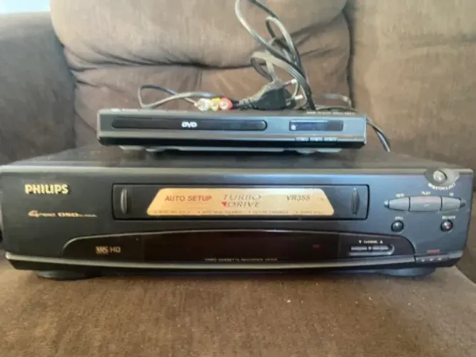 ? Videocassete Philips VR355 Turbo Drive - 4 Cabeças e ? DVD Player