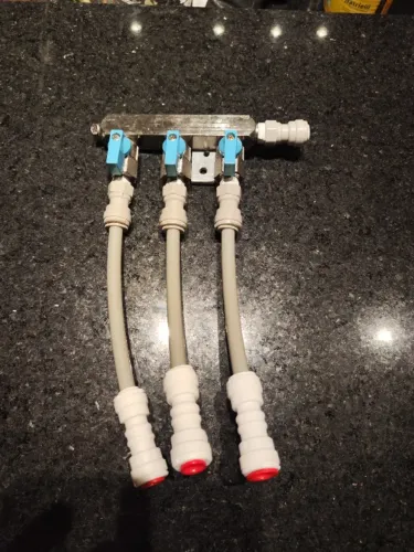 Manifold CO2 3 Vias + 3 Válvulas Antirretorno DMFit 3/8 - Chopeira
