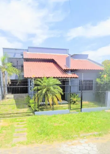 EXCELENTE CASA DE 2 ANDARES 3 QUARTOS PRÓXIMA À UFSC, ÓTIMA LOCALIZAÇÃO