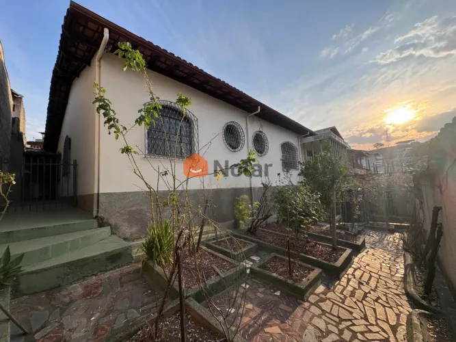 Casa á venda de 5 quartos e 2 suítes no Bairro Ipê em Belo Horizonte MG